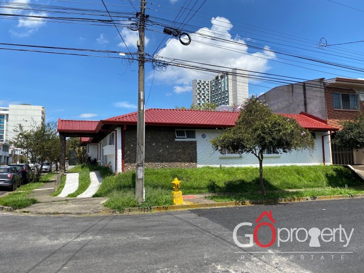 Venta de Casa Grande en Sabana Sur